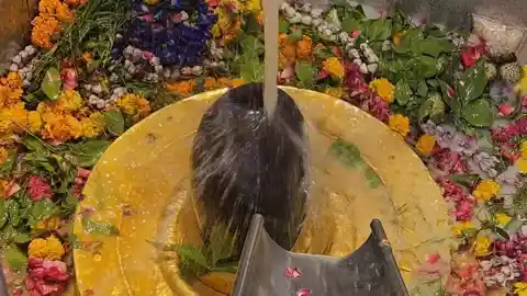 Why Kashi's Shivling receives fresh fruit juice abhishekam during Nautapa