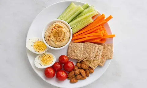 How to build balanced snacks that keep you full for longer