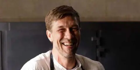 A Dallas chef brings the heat against Bobby Flay on Food Network's BBQ Brawl