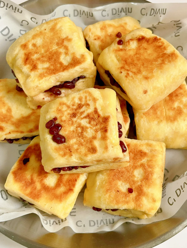 No oven! One pan, soft squishy little cakes — my kid ate three and wanted more