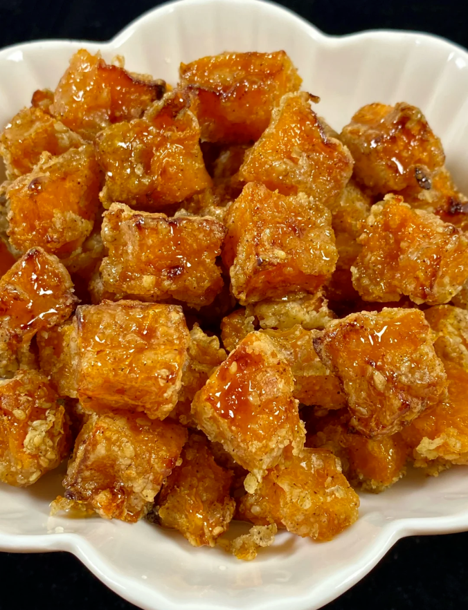 Unreasonably fragrant! A whole tray for about three dollars! No deep-frying, and the butter is incredible