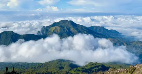 At 3,150 metres, Indonesia's highest food stall sits on Mount Lawu