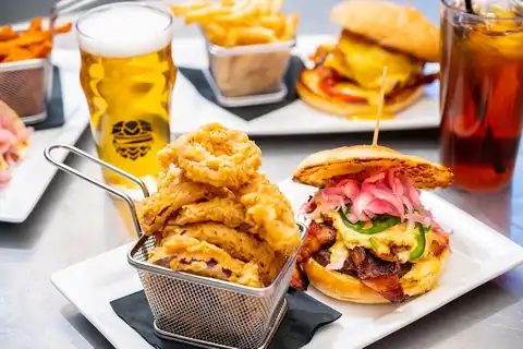 Award-winning New Braunfels burger joint nears its $4.5M San Antonio debut