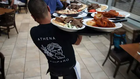 Chicago City Council votes to keep the subminimum wage for tipped workers despite the mayor's opposition
