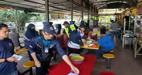 Nine hawkers in Melaka are caught selling and eating food during fasting hours