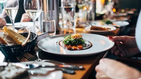Toronto's LYNQ app offers cash-back for dining at local restaurants
